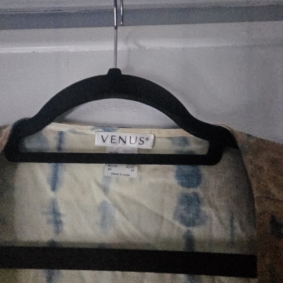 VENUS Tie-Dye Crop Top - Blue and Tan - Picture 9 of 12